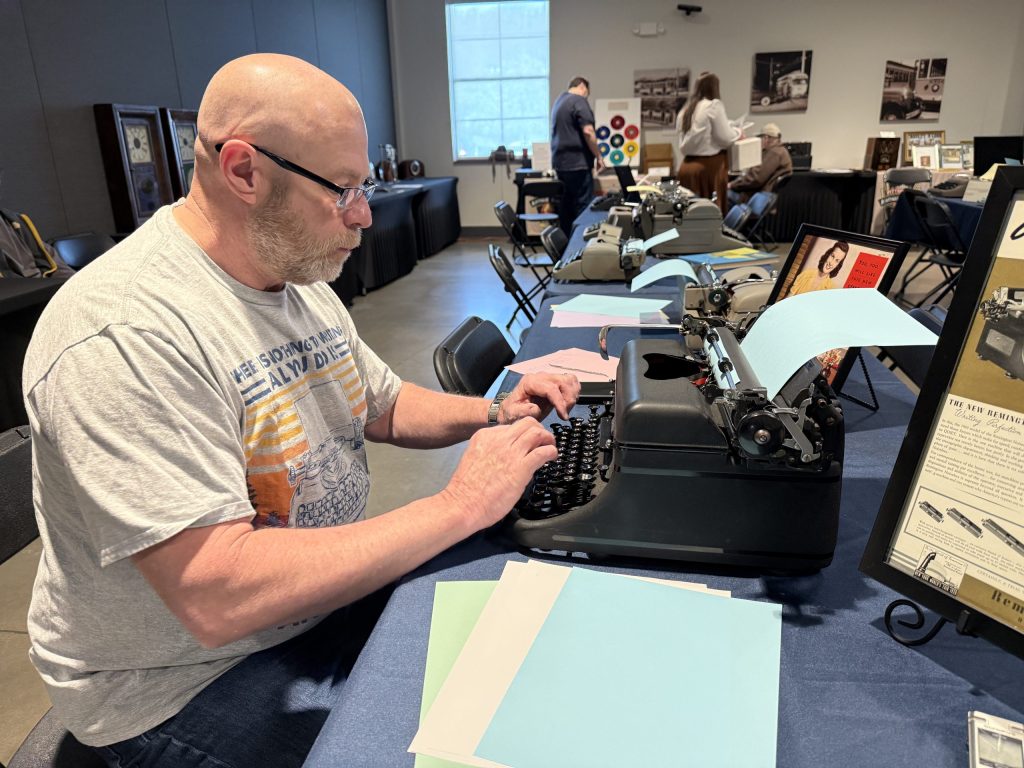 Collectors show off vintage technology at Pennsylvania Trolley Museum